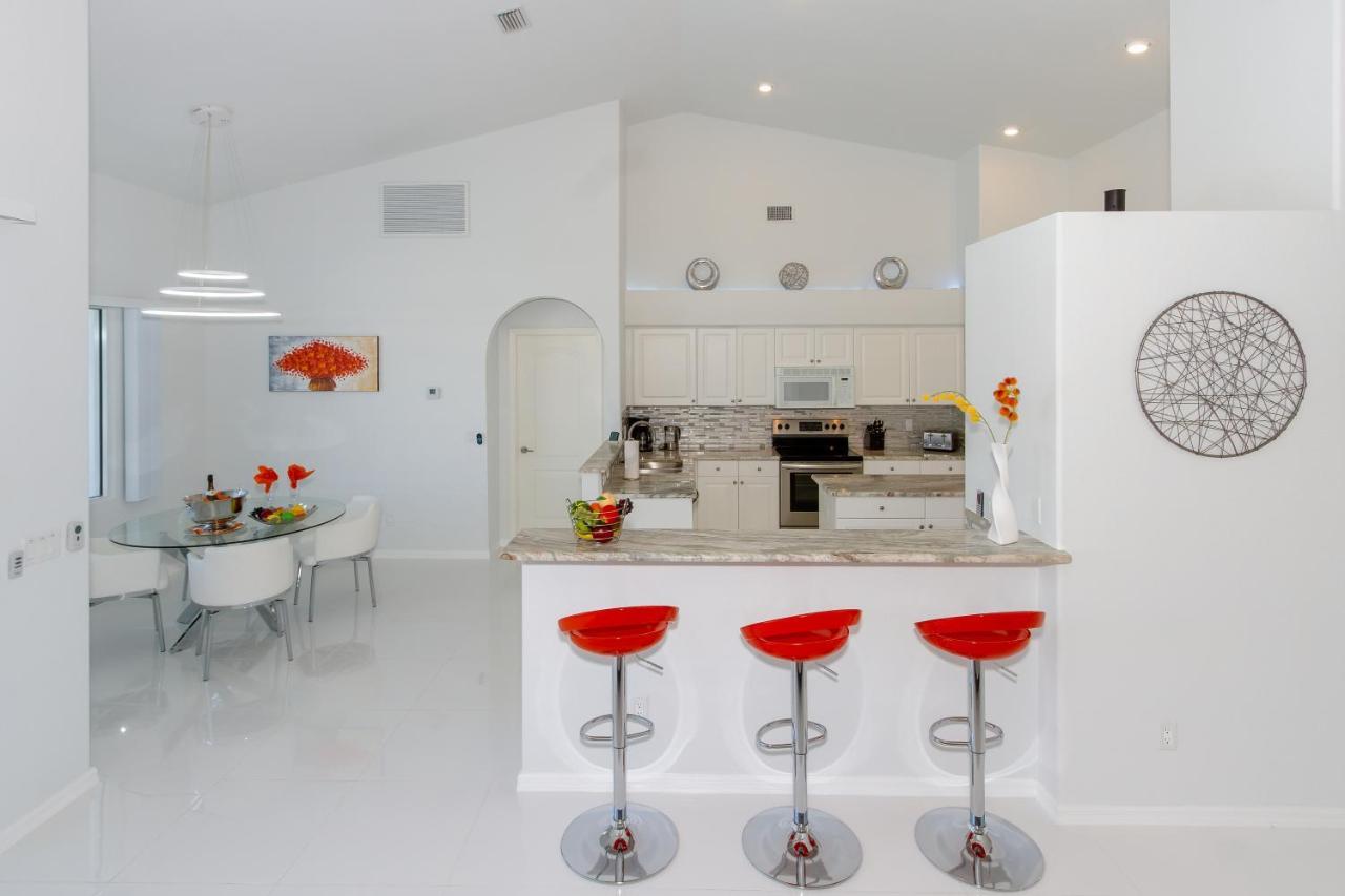 Villa Eyleen Cape Coral Bagian luar foto