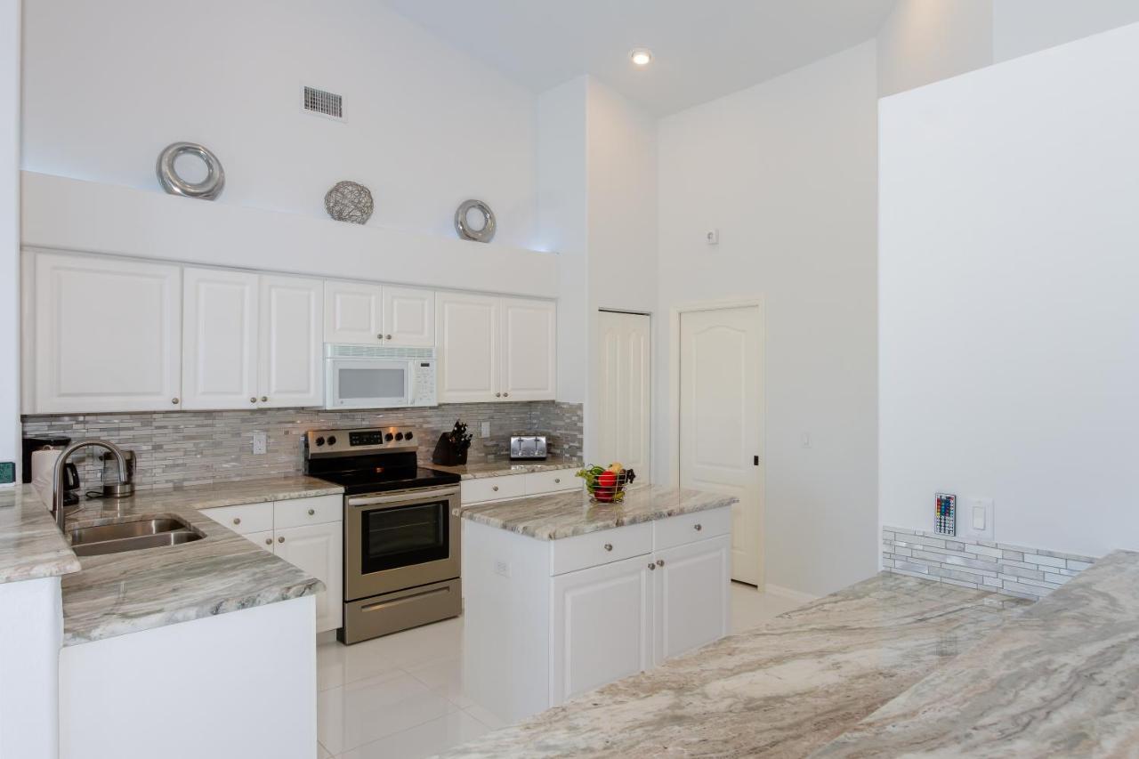 Villa Eyleen Cape Coral Bagian luar foto